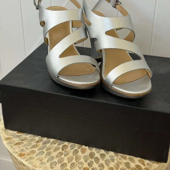 Naturalizer Heels Dee Silver Metallic Strappy Size 7W Wide Slingback - Picture 7 of 16